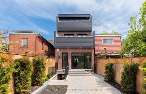 Little Italy Casa | Stylish 5-Bed, 5-Bath Retreat in the Heart of Little Italy, Toronto