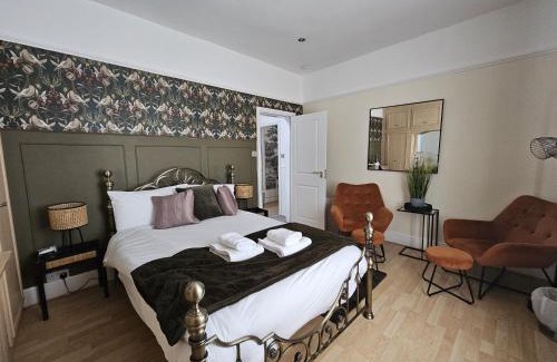 Manchester Casa | Stylish 5-bed Home With Free Parking Sleeps 12!