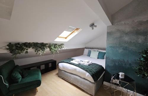Manchester Casa | Stylish 5-bed Home With Free Parking Sleeps 12!
