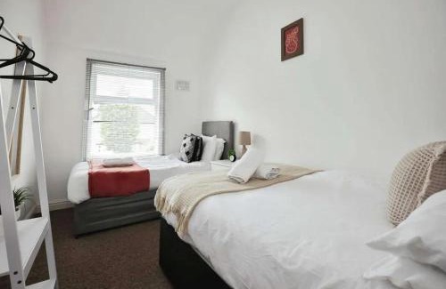Weston on Trent Apartamento | Stylish 5 Bed House Centre Of Coventry Sleeps 12
