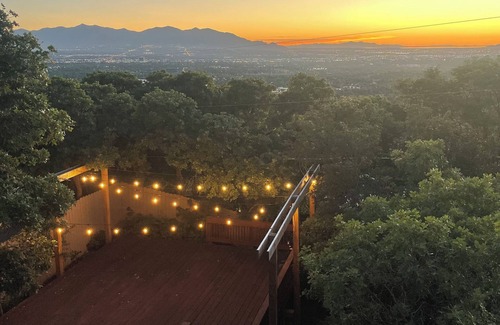 Olympus Cove Casa | Stylish 5-bedroom house with amazing views and movie theater