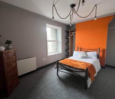 Birkenhead Apartamento | Stylish 5 bedroom/7bed apartment