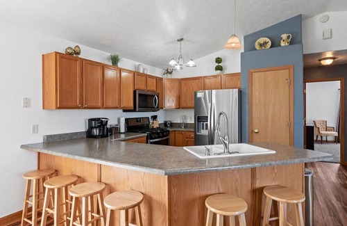 Summerset Casa | Stylish 5 BR- LG Fenced Backyard and Playground