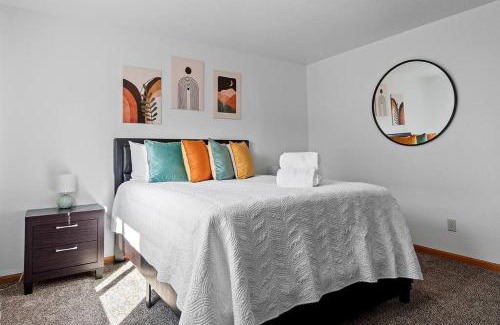 Summerset Casa | Stylish 5 BR- LG Fenced Backyard and Playground