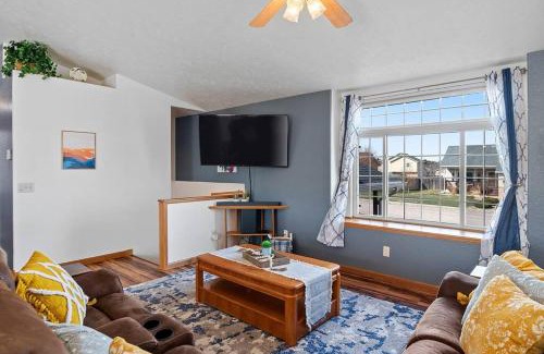 Summerset Casa | Stylish 5 BR- LG Fenced Backyard and Playground