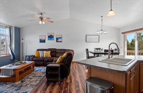 Summerset Casa | Stylish 5 BR- LG Fenced Backyard and Playground