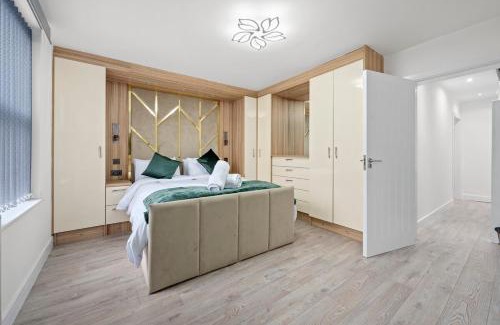 Manchester Casa | Stylish 5BR with free parking and WiFi