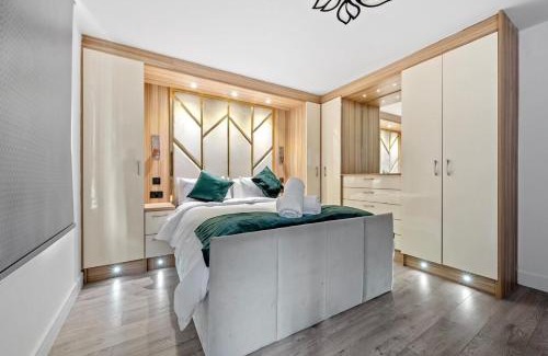 Manchester Casa | Stylish 5BR with free parking and WiFi