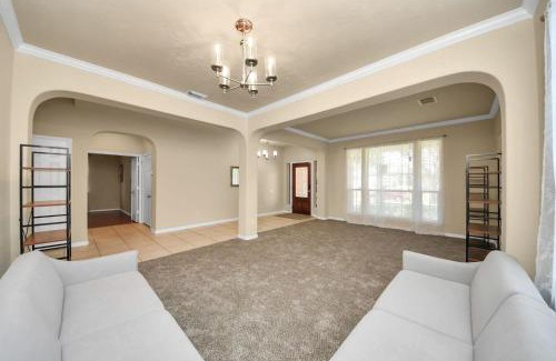 Fresno Casa | Stylish 6BR Retreat, Pool and Lake Trail, Sleeps 14