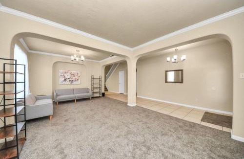 Fresno Casa | Stylish 6BR Retreat, Pool and Lake Trail, Sleeps 14
