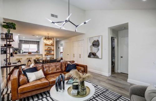 Allen Casa | Stylish Allen Home near Watters Creek Village