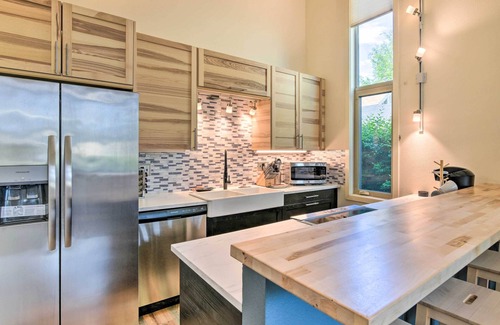 South Addition Casa | Stylish Anchorage Townhome ~ 1 Mi to Downtown