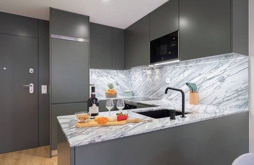 Aldoar Apartamento | Stylish and Bright Flat with Balcony by HostWise