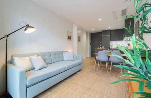 Aldoar Apartamento | Stylish and Bright Flat with Balcony by HostWise
