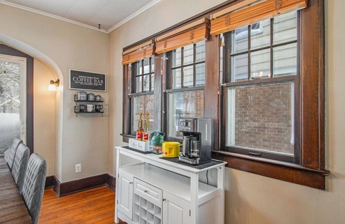 Grand Rapids Casa | Stylish and comfortable home in downtown Grand Rapids- Gameroom and Huge Backyard