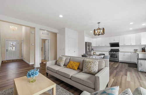 Bothell Casa | Stylish and Contemporary Retreat on 223rd Place SE - Perfect Getaway Spot #41847