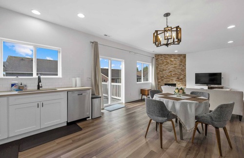 Bothell Casa | Stylish and Contemporary Retreat on 223rd Place SE - Perfect Getaway Spot #41847