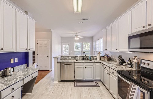 Breckenridge Casa | Stylish and Cozy Home - 5 miles to RTP Triangle Park & RDU Airport