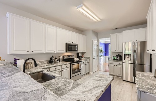 Breckenridge Casa | Stylish and Cozy Home - 5 miles to RTP Triangle Park & RDU Airport
