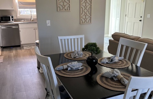 Seven Oaks Condominio | Stylish and Cozy One Bedroom Condo in Prime Location