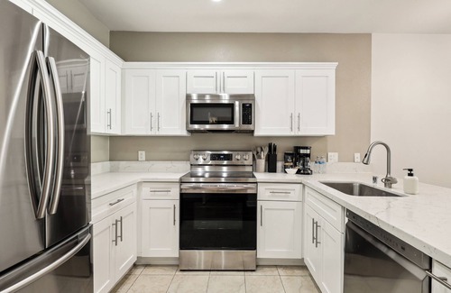 Little Italy Condominio | Stylish and Modern Condo in San Diego with Parking
