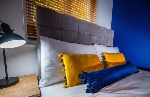 Camberley Apartamento | Stylish and quiet ground floor apartment, easy walking to frimley park hospital