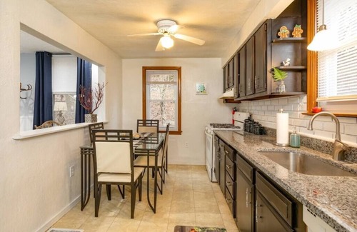Pittsburgh Apartamento | Stylish and Refined with Easy City Access