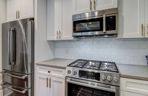 Epworth Acres Apartamento | Stylish and Serene Island Villa with Stunning Views