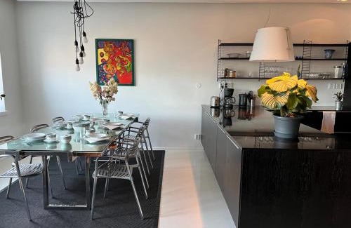 Kallio Apartamento | Stylish and spacious 85m2 Hakaniemi Apartment with Market Hall View Next to Metro
