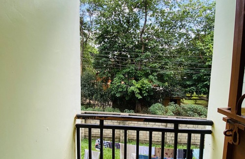 Jinja Casa | Stylish and spacious apartment less than 10 minutes walk from town center.