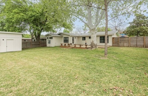 North Austin Civic Association Casa | Stylish and Spacious Home in North Central Austin