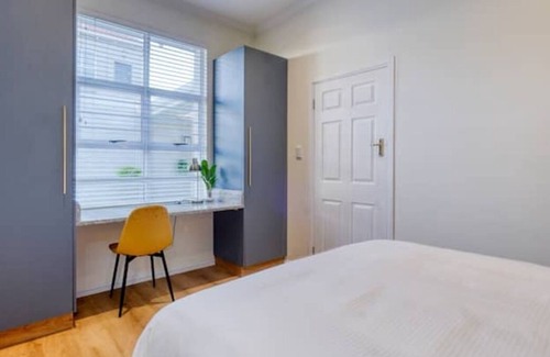 Windermere Condominio | Stylish and Spacious 3 Sleeper Apartment with Pool