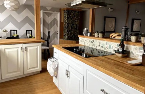 Newport Casa | Stylish and unique 6 Bedroom in-town property.