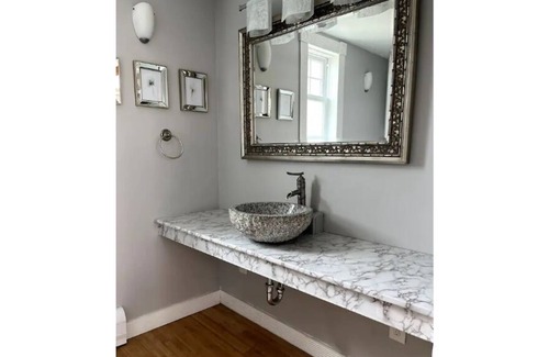 Newport Casa | Stylish and unique 6 Bedroom in-town property.