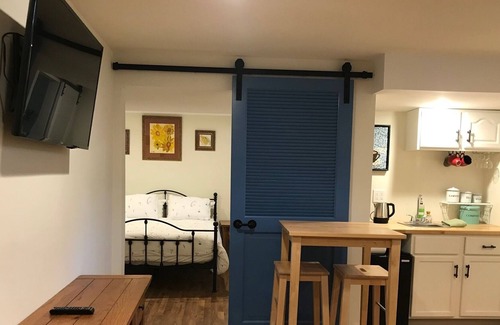 Ann Arbor Apartamento | Stylish, Ann Arbor 1 Bedroom + Breakfast