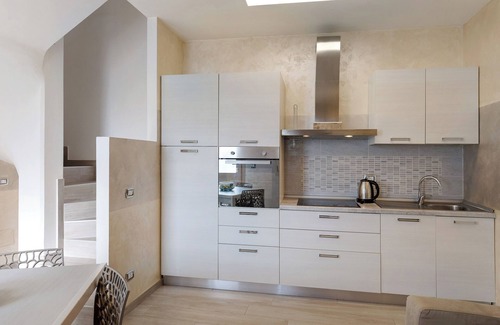 Lonato del Garda Apartamento | Elegante apartamento con terraza "Lm House - Bilocale Orchidea"