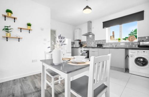 Cradley Heath Apartamento | Stylish Apartment - Cradley Heath - Pet Friendly - Parking - Netflix 2MH