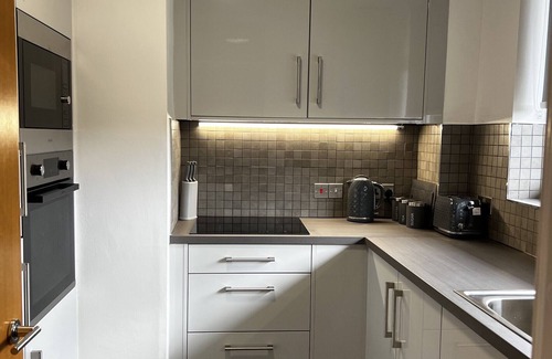 Baguley Apartamento | Stylish Apartment for 3 Guests With Parking, Close to City Center, MCR Airport