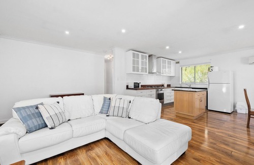 South Perth Apartamento | Stylish Apartment Overlooking Majestic Tree Lined Park, 5 Mins Walk to Zoo