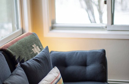 North Star Apartamento | Stylish Apartment on the Chester Creek Trail