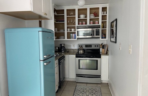 Savannah Victorian District Apartamento | Stylish Apartment walk to Forsyth Park King Bed