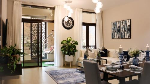 Muscat Apartamento | Stylish Apartment with a Jacuzzi (Park&Pool View)