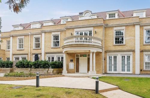 Weybridge Apartamento | Stylish apartment with parking Pass the Keys