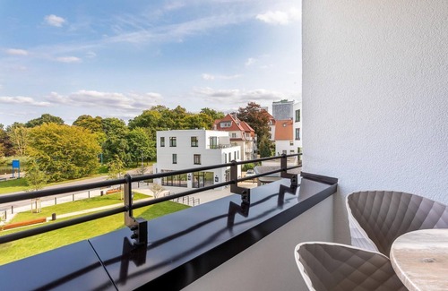 Alt-Travemunde/Ronnau Apartamento | Stylish apartment with loggia, right next to the park and only 300 meters to the Baltic Sea -