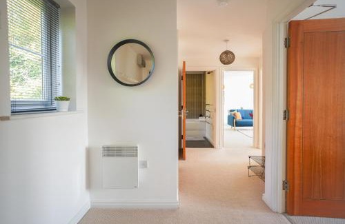 Pontprennau Apartamento | Stylish Apartment with Private Parking