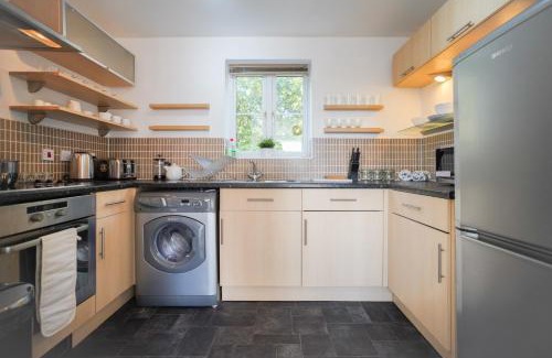 Pontprennau Apartamento | Stylish Apartment with Private Parking