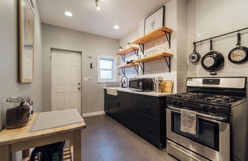 Jersey City Apartamento | Stylish Apt 40 mins from NYC - TV/Laundry/Parking