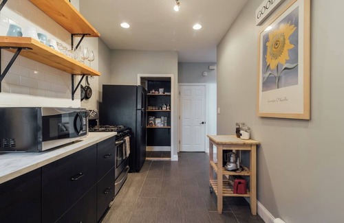 Jersey City Apartamento | Stylish Apt 40 mins from NYC - TV/Laundry/Parking
