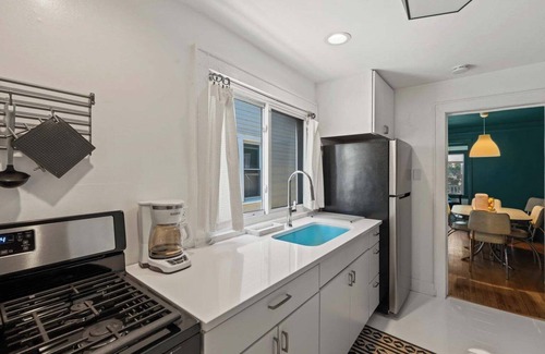Fifth Ward Apartamento | Stylish Apt in Walker's Point