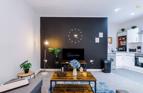 Baltic Triangle Apartamento | Stylish Apt, Pool Table, Sleep 6, Central Location